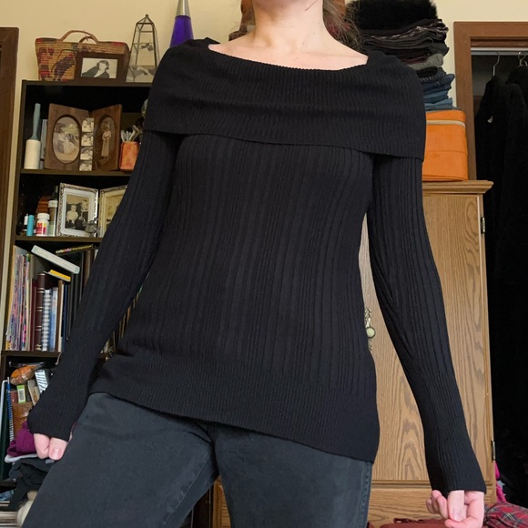 Y2K Off-The-Shoulder Sweater - Picture 7 of 14